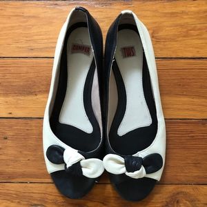 Camper Twins Black and White Flats